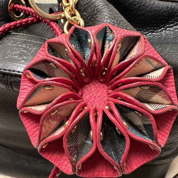 Vintage Burberry’s Black Leather Drawstring Bucket Bag & Burberry Bag Charm Set - Picture 3 of 16